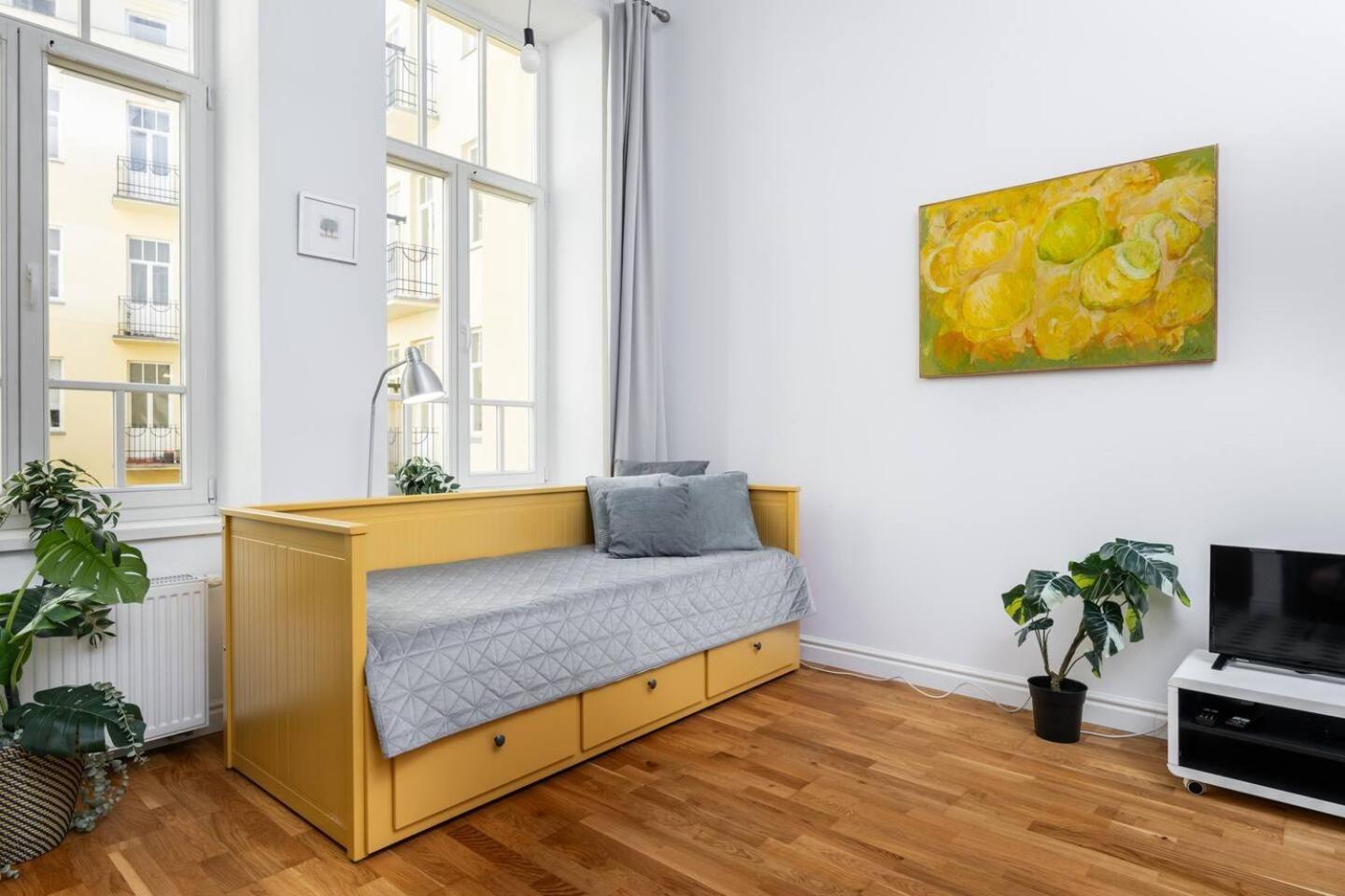 Lemon Drop Deluxe Praga Apartment Warsaw